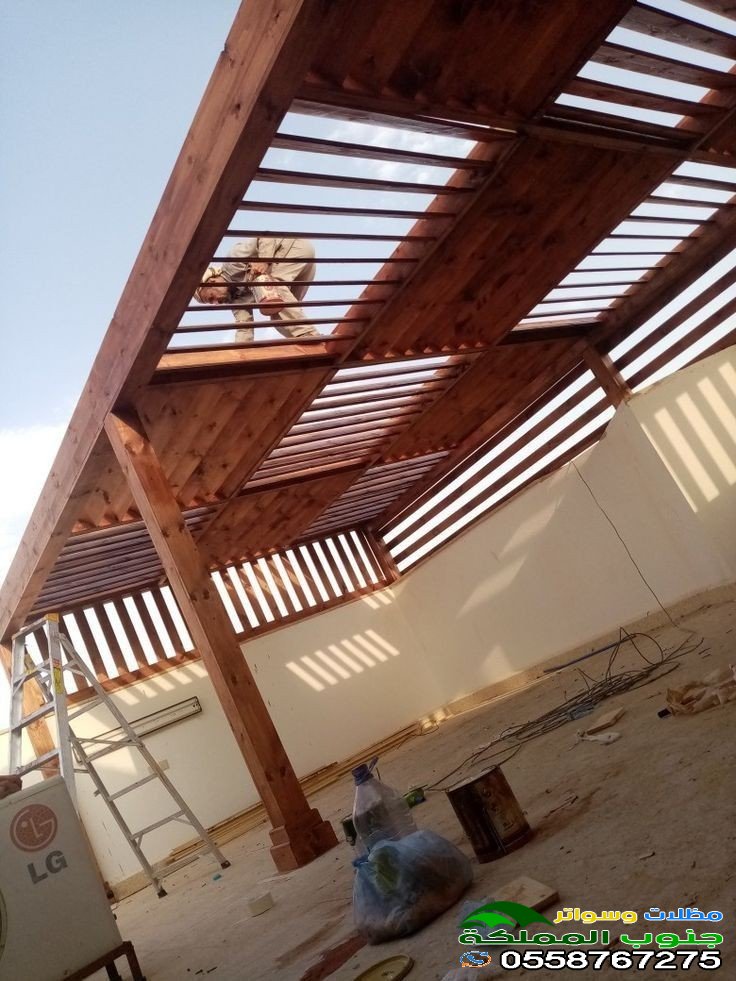 مظلات خشبية شرائح
